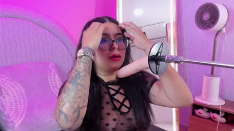 Snapshot of amywhitte_ chatting on November 23, 7:24 pm amywhitte_ online show from November 23, 7:24 pm