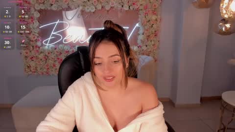 Snapshot of amywoods chatting on December 24, 6:11 am online show from December 24, 6:11 am