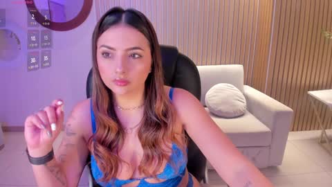 Snapshot of amywoods chatting on January 8, 1:21 am online show from January 8, 1:21 am