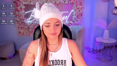 Snapshot of amywoods chatting on January 11, 2:09 am online show from January 11, 2:09 am