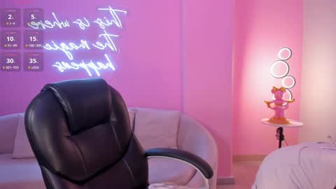 Snapshot of amywoods chatting on January 15, 6:40 pm online show from January 15, 6:40 pm