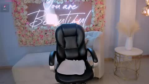 Snapshot of amywoods chatting on February 11, 4:01 am online show from February 11, 4:01 am