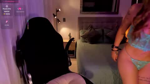 Snapshot of amywoods chatting on October 6, 5:21 pm online show from October 6, 5:21 pm