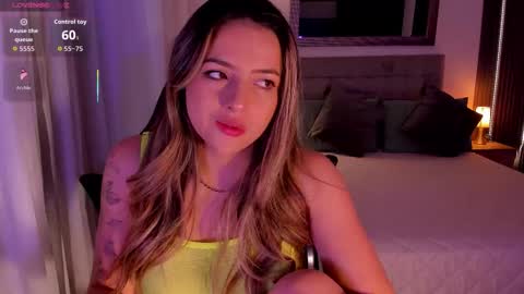 Snapshot of amywoods chatting on October 25, 2:02 pm online show from October 25, 2:02 pm