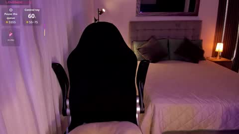 Snapshot of amywoods chatting on October 27, 7:40 pm online show from October 27, 7:40 pm