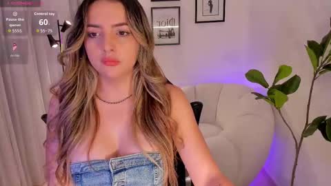 Snapshot of amywoods chatting on November 27, 2:30 pm online show from November 27, 2:30 pm