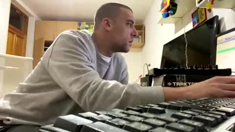 Snapshot of amyyrlikesdeep chatting on October 5, 11:35 pm amyyrlikesdeep online show from October 5, 11:35 pm