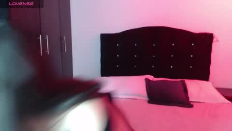 ana_arms_ online show from March 16, 3:27 pm