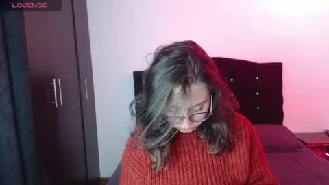 ana_arms_ online show from April 13, 5:40 pm