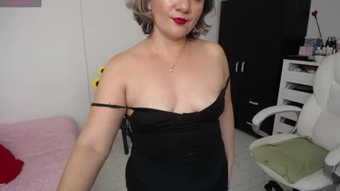 Snapshot of ana_hotmilf chatting on December 2, 3:47 am Ana online show from December 2, 3:47 am