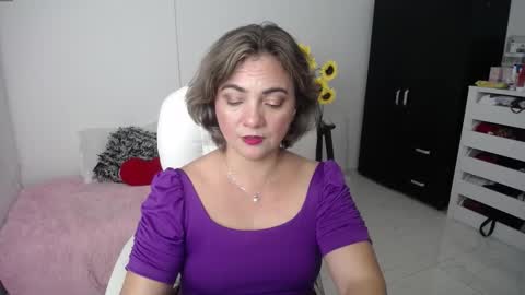 Snapshot of ana_hotmilf chatting on February 18, 2:27 am Ana online show from February 18, 2:27 am