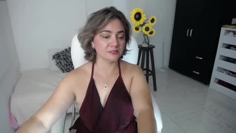 Snapshot of ana_hotmilf chatting on March 4, 3:33 am Ana online show from March 4, 3:33 am