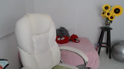 Snapshot of ana_hotmilf chatting on November 28, 11:29 pm Ana online show from November 28, 11:29 pm