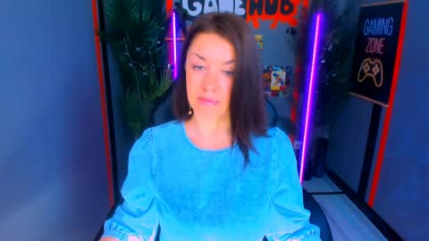 Snapshot of ana_mills chatting on May 5, 10:01 am Ana online show from May 5, 10:01 am