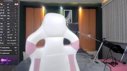 Snapshot of ana_taylor2 chatting on December 13, 10:13 pm Ana online show from December 13, 10:13 pm