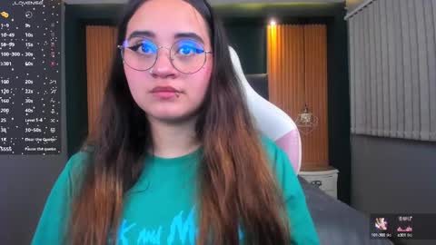 Snapshot of ana_taylor2 chatting on December 14, 8:18 pm Ana online show from December 14, 8:18 pm