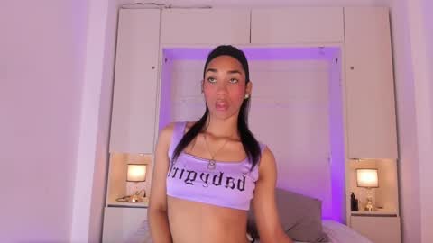 anaacollins_ online show from October 1, 12:11 pm