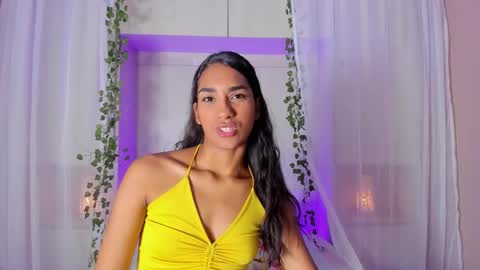 anaacollins_ online show from March 13, 7:53 pm