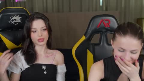 Snapshot of anabel2054 chatting on March 8, 11:37 am Sweet girls online show from March 8, 11:37 am