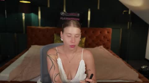 PLAYHARD054 online show from September 19, 6:59 am