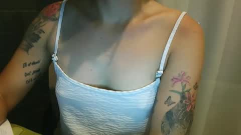 anabelucci_ online show from February 18, 3:02 am