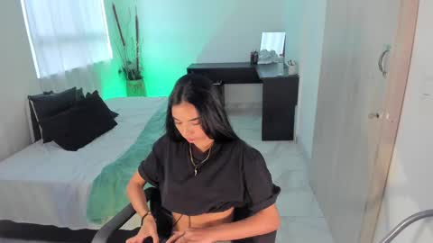 ANABEL WOLF  online show from January 10, 10:15 pm