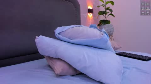 Snapshot of anagil_ chatting on October 30, 9:26 pm A N A online show from October 30, 9:26 pm