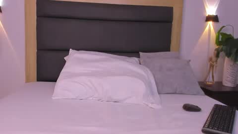 Snapshot of anagil_ chatting on November 18, 7:07 pm A N A online show from November 18, 7:07 pm