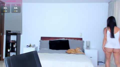 Ana Henao or Annie... Follow me ahenaocb Insta  X online show from December 5, 9:06 pm