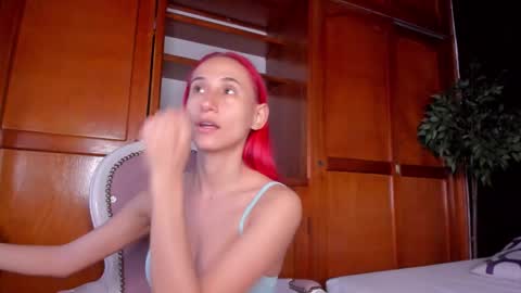 Anahi online show from February 11, 3:11 am