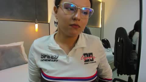 Snapshot of anahi_amery chatting on December 15, 9:30 pm A N A H I online show from December 15, 9:30 pm