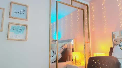 Anahi  online show from March 18, 7:17 pm