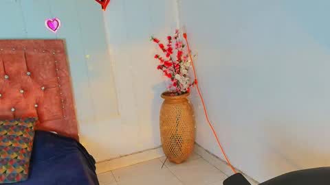 Snapshot of anahiblue04 chatting on February 18, 3:32 pm Anahi online show from February 18, 3:32 pm