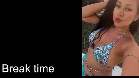 Snapshot of anahiblue04 chatting on February 20, 3:30 pm Anahi online show from February 20, 3:30 pm