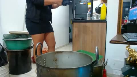 Snapshot of anaids_dam chatting on December 10, 12:17 am anaids online show from December 10, 12:17 am