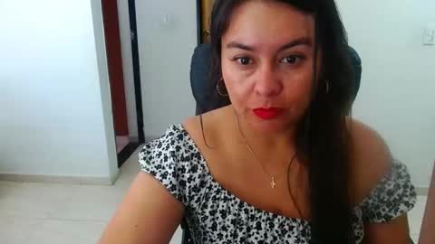 Snapshot of anaids_dam chatting on December 22, 8:36 pm anaids online show from December 22, 8:36 pm