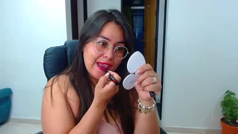 Snapshot of anaids_dam chatting on January 11, 11:02 pm anaids online show from January 11, 11:02 pm