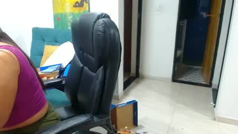 Snapshot of anaids_dam chatting on February 27, 11:37 pm anaids online show from February 27, 11:37 pm