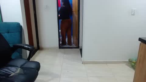 Snapshot of anaids_dam chatting on March 1, 9:51 am anaids online show from March 1, 9:51 am