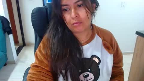 Snapshot of anaids_dam chatting on March 3, 11:33 am anaids online show from March 3, 11:33 am