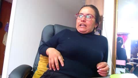 Snapshot of anaids_dam chatting on September 11, 8:31 pm anaids online show from September 11, 8:31 pm