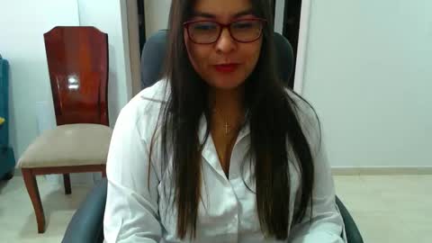Snapshot of anaids_dam chatting on October 25, 3:29 pm anaids online show from October 25, 3:29 pm