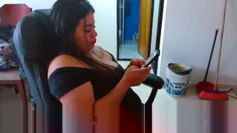 Snapshot of anaids_dam chatting on December 18, 3:40 pm anaids online show from December 18, 3:40 pm