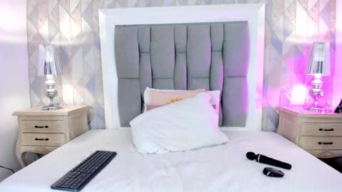 Snapshot of anais_cooper chatting on January 10, 2:45 pm online show from January 10, 2:45 pm