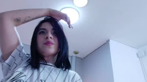 analuciaa_ online show from January 17, 4:39 am