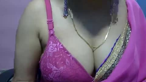 Snapshot of anamika794088 chatting on February 11, 10:15 am anamika794088 online show from February 11, 10:15 am