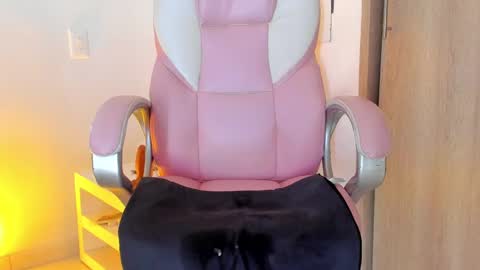 Snapshot of anastaciablake chatting on January 17, 6:57 am Anastacia online show from January 17, 6:57 am