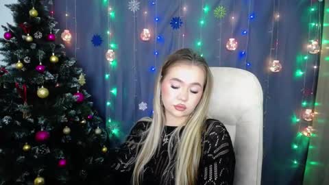 anastacyyellig online show from December 17, 6:24 am
