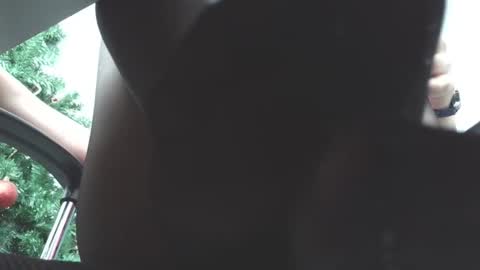   online show from December 5, 11:52 am