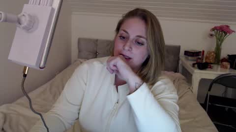 Andorphin online show from December 2, 9:10 pm